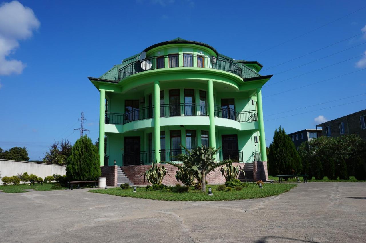 Villa Qero Batumi Exterior photo